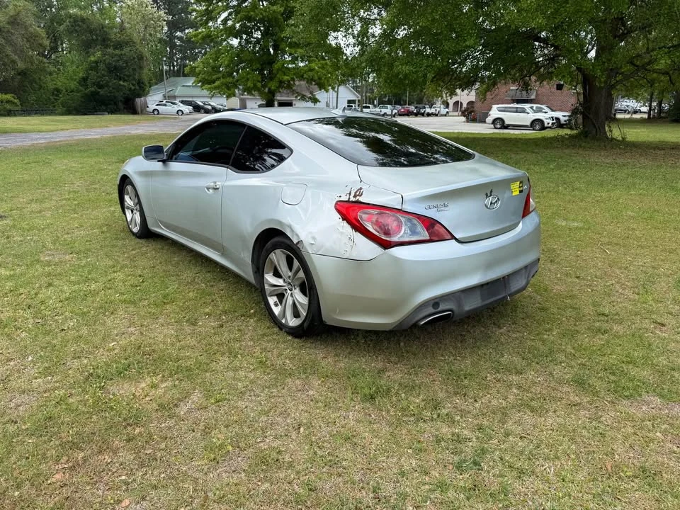 2010 Hyundai Genesis - Image 4 of 9