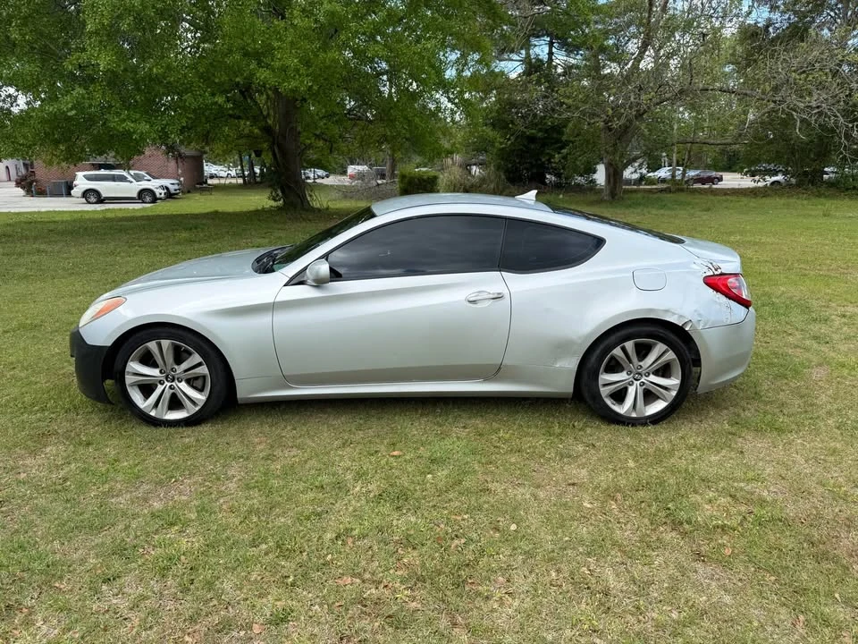 2010 Hyundai Genesis - Image 6 of 9