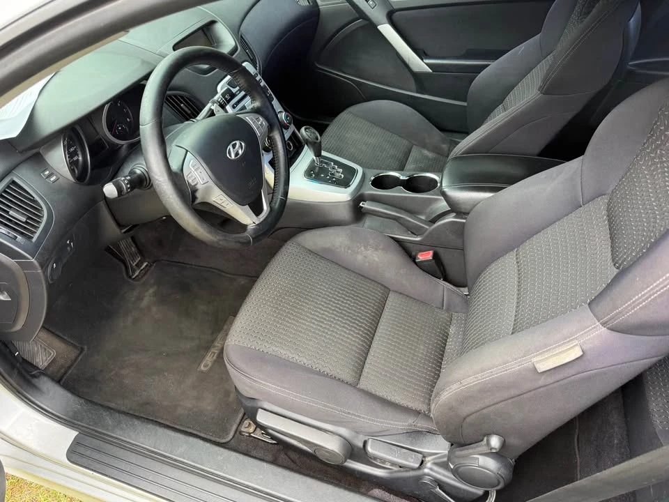 2010 Hyundai Genesis - Image 8 of 9