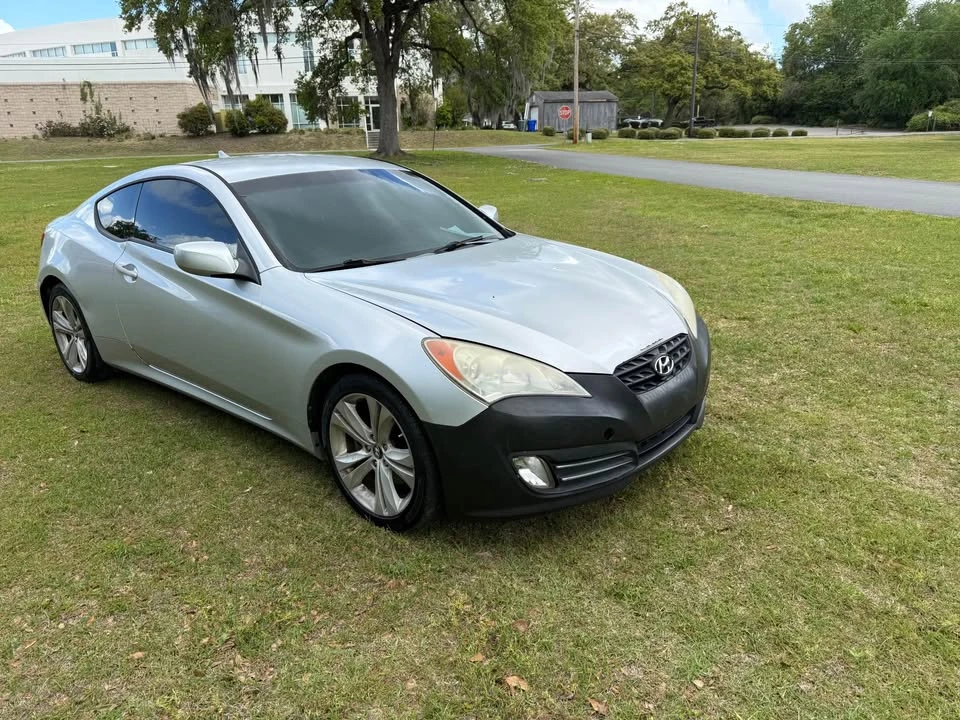 2010 Hyundai Genesis - Image 5 of 9