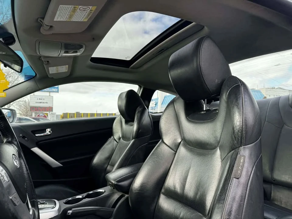 2010 Hyundai Genesis - Image 12 of 13