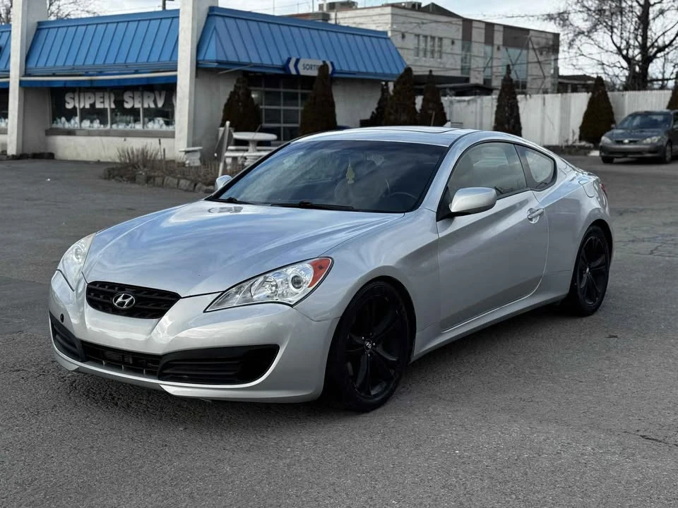 2010 Hyundai Genesis - Image 2 of 13