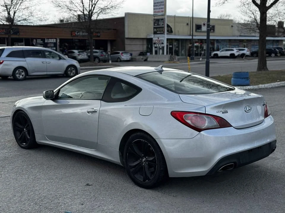 2010 Hyundai Genesis - Image 4 of 13