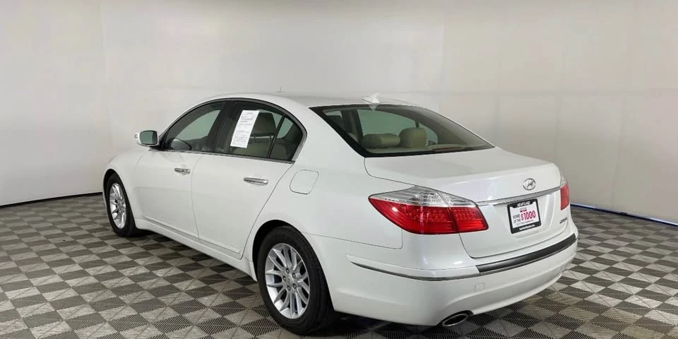 2010 Hyundai Genesis - Image 2 of 7