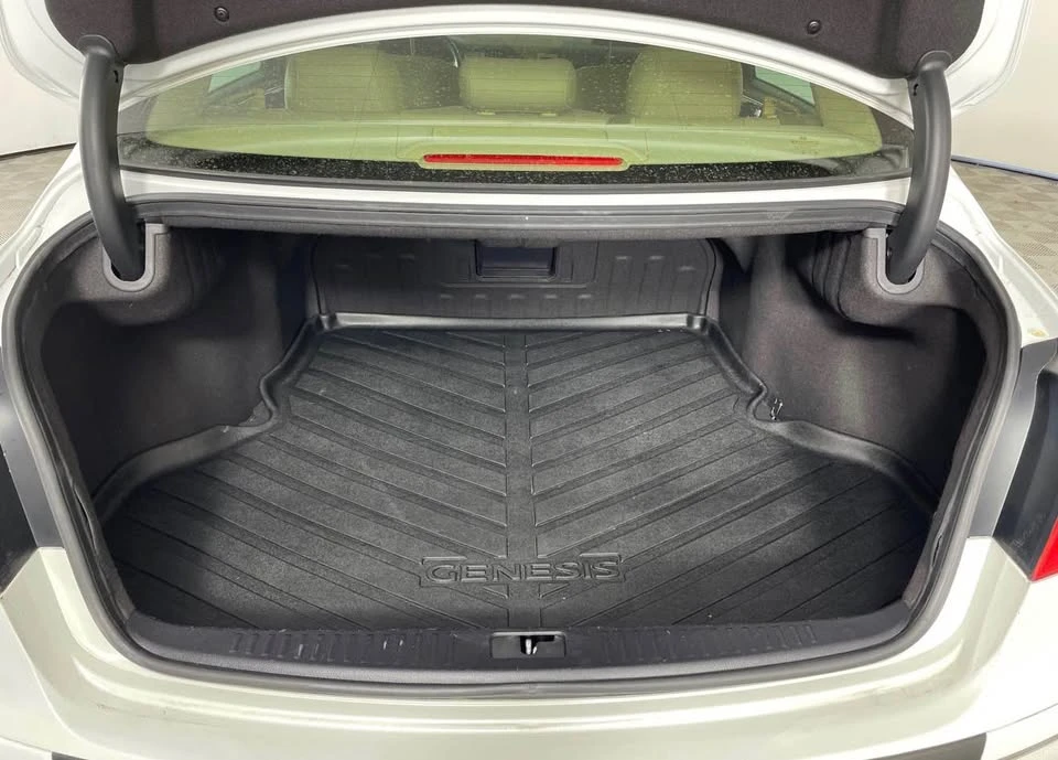 2010 Hyundai Genesis - Image 4 of 7