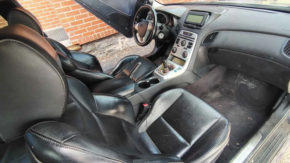 2010 Hyundai Genesis - Image 11 of 13