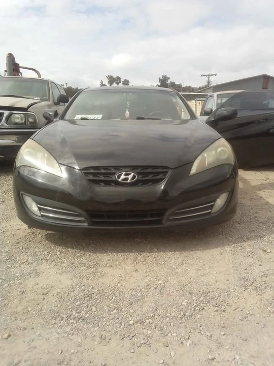 2010 Hyundai Genesis - Image 4 of 5