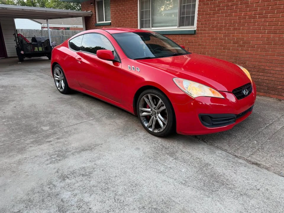 2010 Hyundai Genesis - Image 2 of 6
