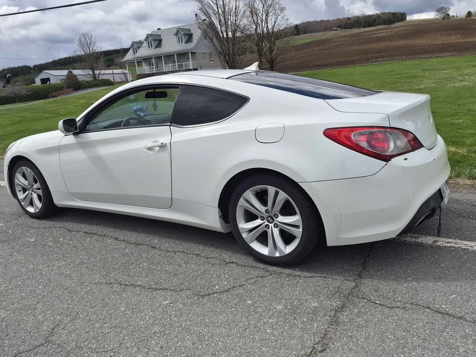 2010 Hyundai Genesis - Image 3 of 5