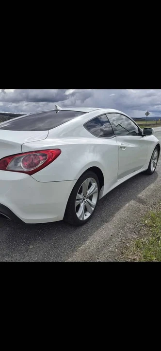 2010 Hyundai Genesis - Image 4 of 5