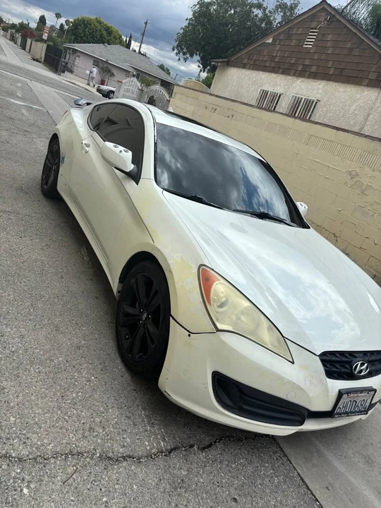 2010 Hyundai Genesis - Image 2 of 16
