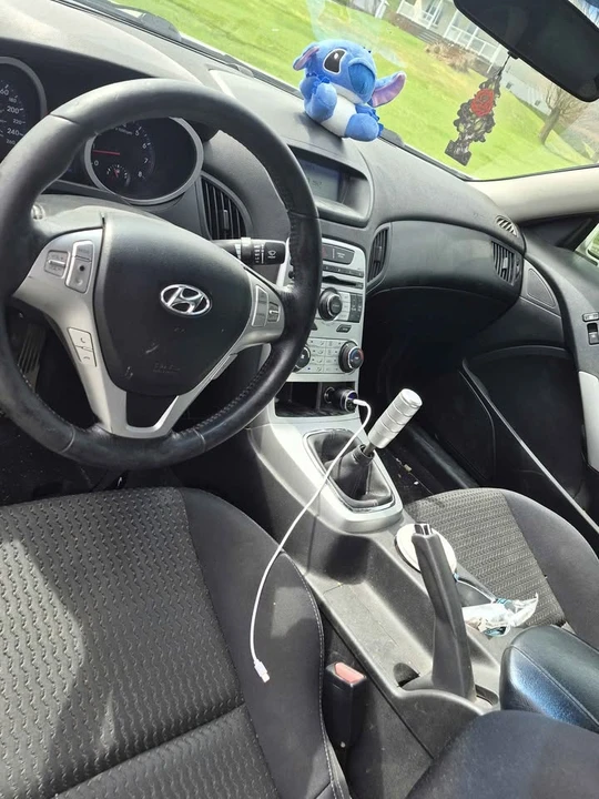 2010 Hyundai Genesis - Image 5 of 5