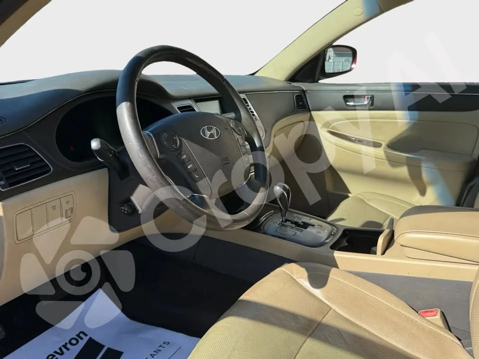 2010 Hyundai Genesis - Image 10 of 16