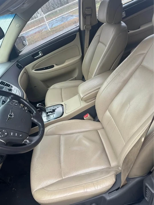 2010 Hyundai Genesis - Image 4 of 8