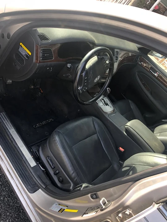 2010 Hyundai Genesis - Image 3 of 4