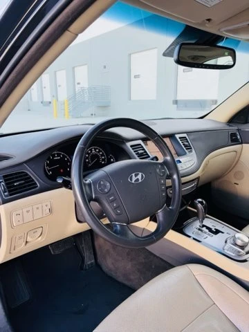 2010 Hyundai Genesis - Image 11 of 13