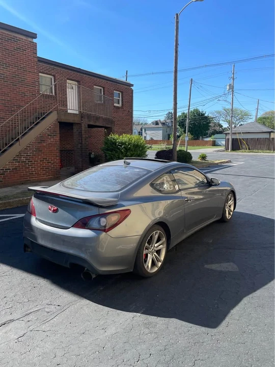 2010 Hyundai Genesis - Image 2 of 14