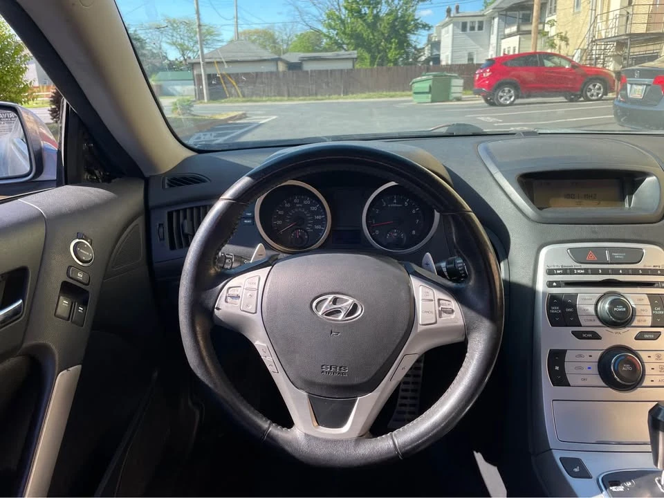 2010 Hyundai Genesis - Image 10 of 14