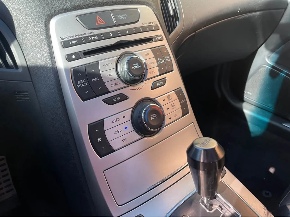 2010 Hyundai Genesis - Image 12 of 14