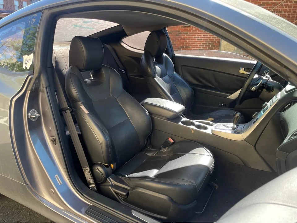 2010 Hyundai Genesis - Image 6 of 14