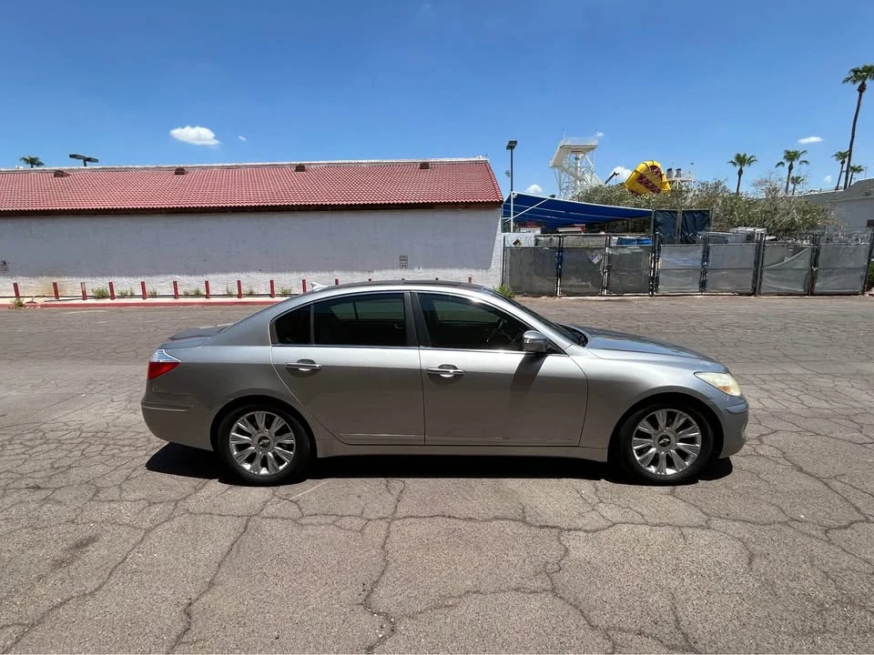 2010 Hyundai Genesis - Image 4 of 12