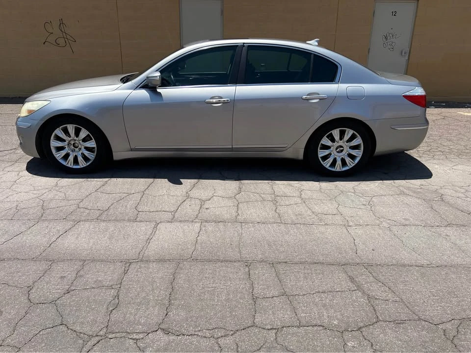 2010 Hyundai Genesis - Image 8 of 12