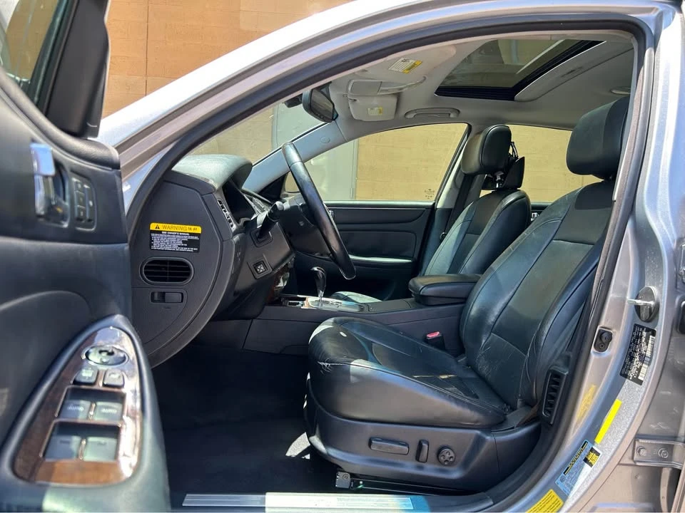 2010 Hyundai Genesis - Image 11 of 12