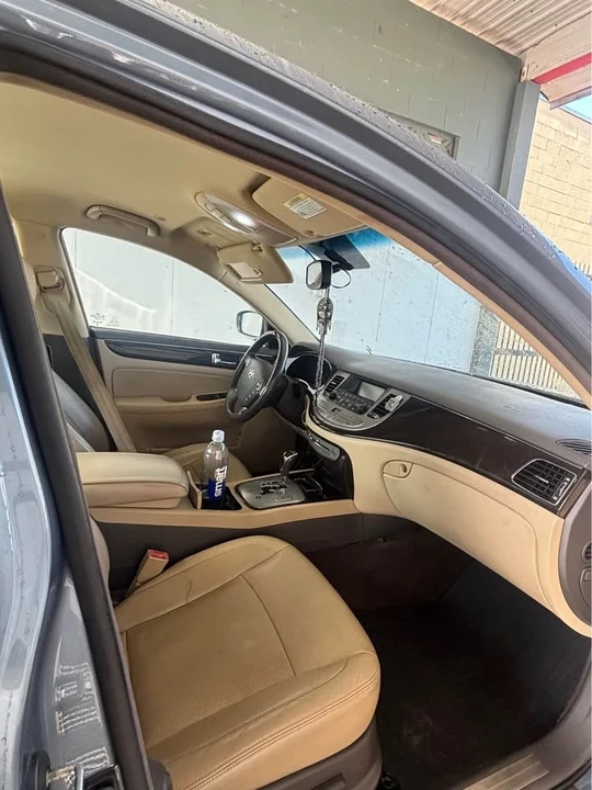 2010 Hyundai Genesis - Image 4 of 8