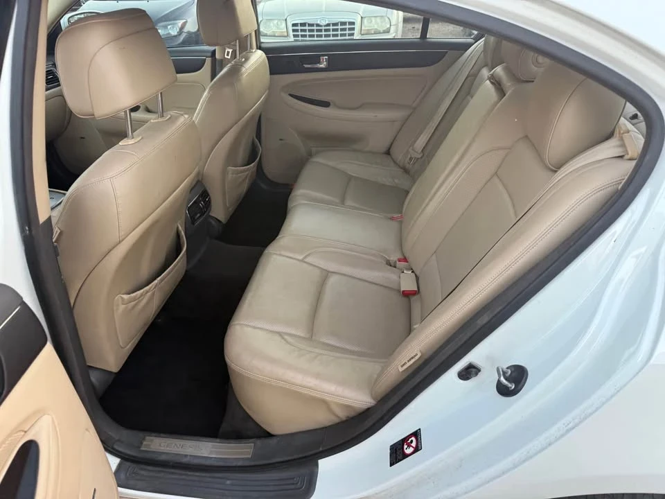2010 Hyundai Genesis - Image 7 of 11