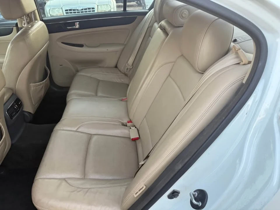 2010 Hyundai Genesis - Image 11 of 11