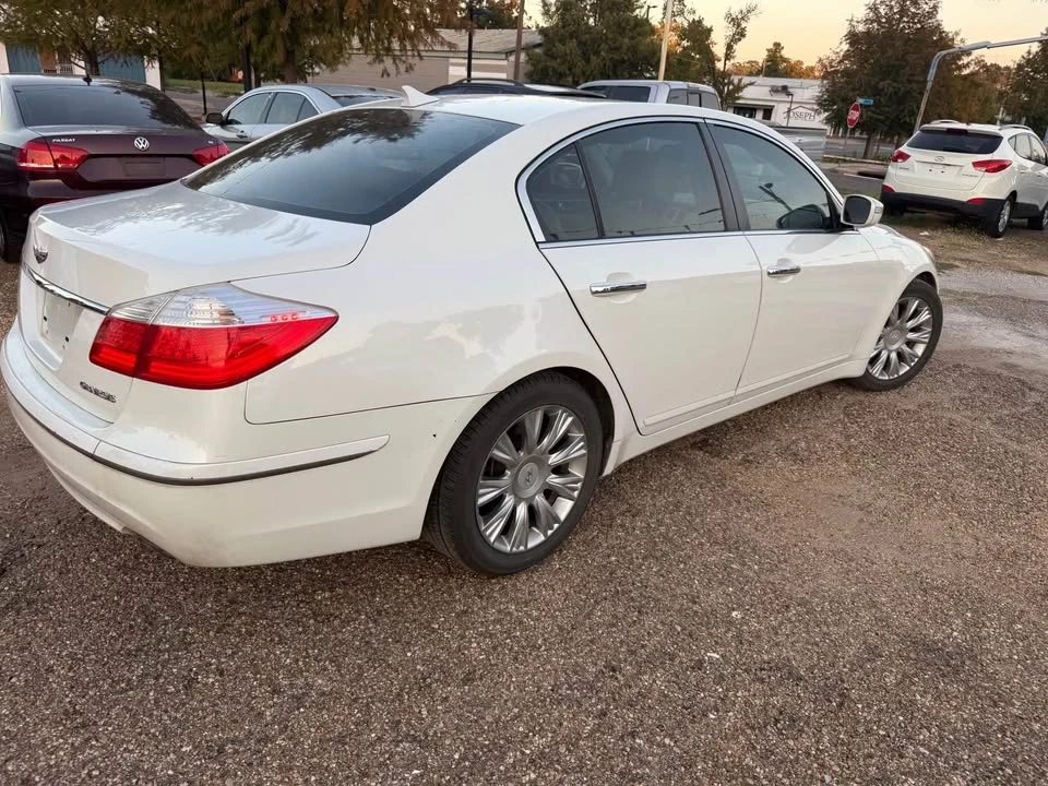 2010 Hyundai Genesis - Image 2 of 11