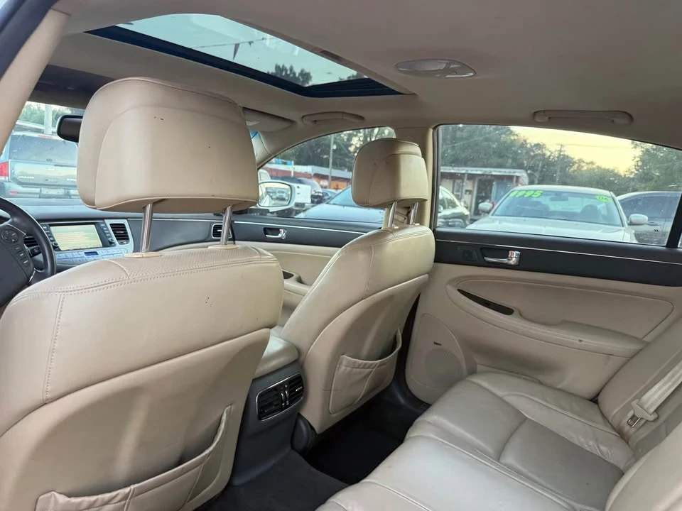 2010 Hyundai Genesis - Image 10 of 11