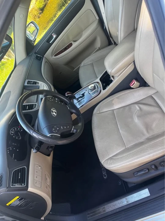 2010 Hyundai Genesis - Image 7 of 7