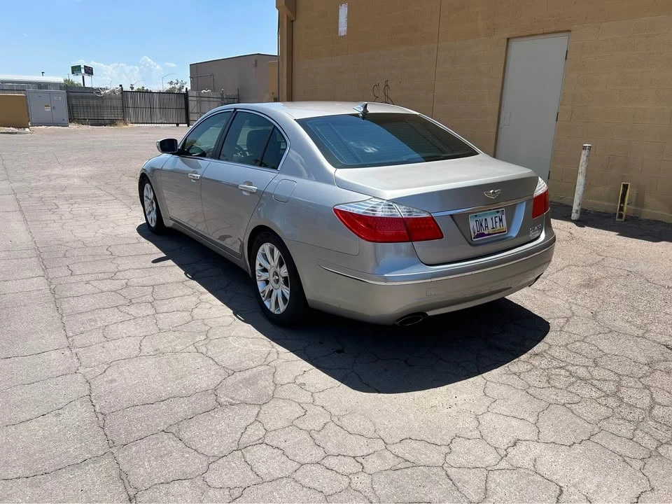 2010 Hyundai Genesis - Image 7 of 12