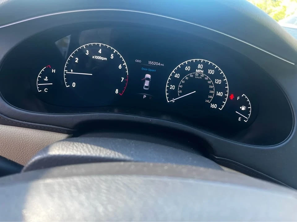 2010 Hyundai Genesis - Image 6 of 7