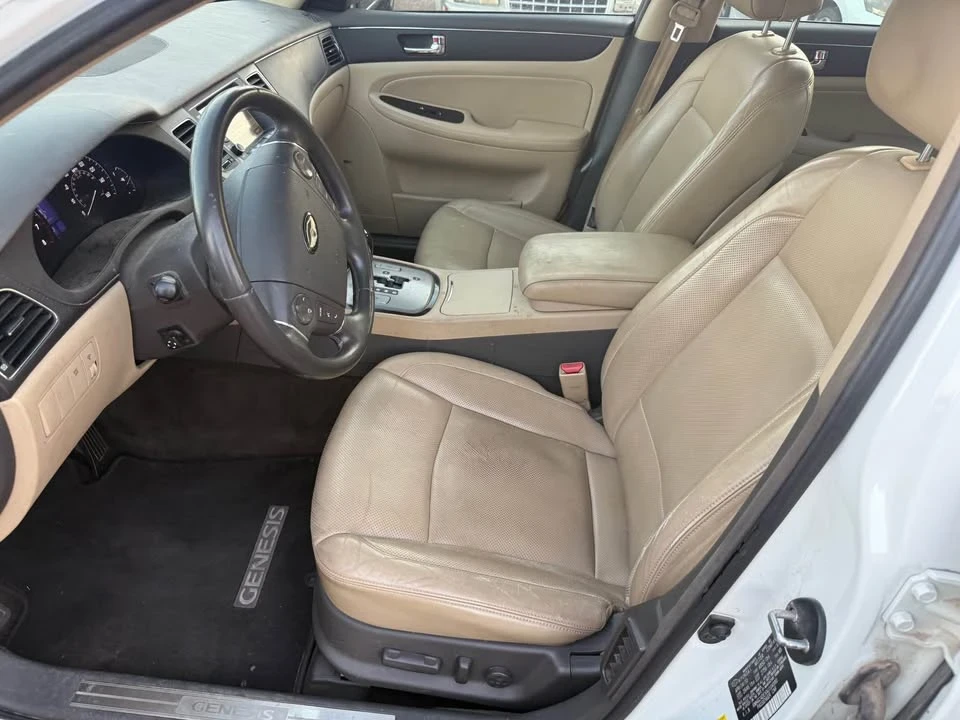 2010 Hyundai Genesis - Image 6 of 11
