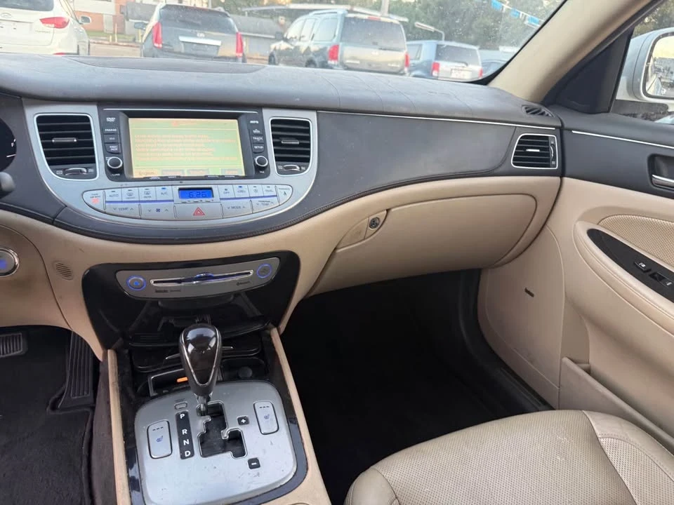2010 Hyundai Genesis - Image 8 of 11