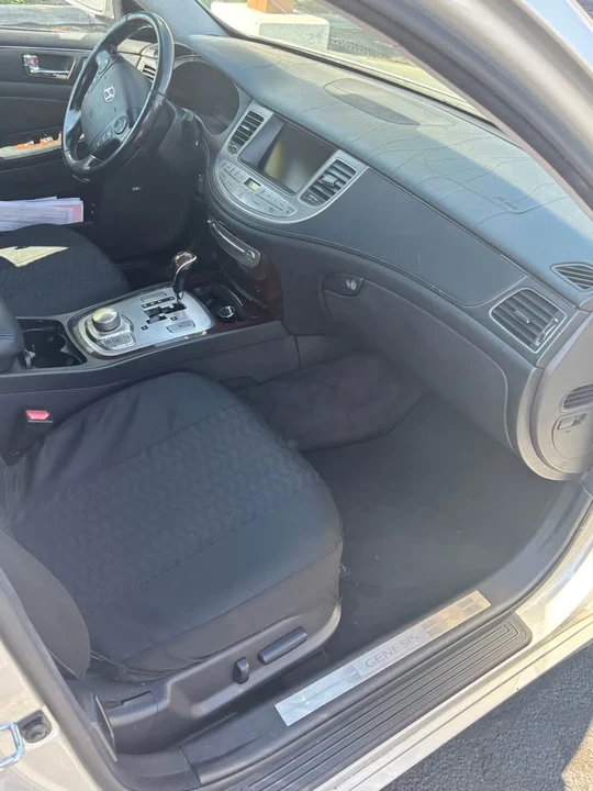 2010 Hyundai Genesis - Image 7 of 9