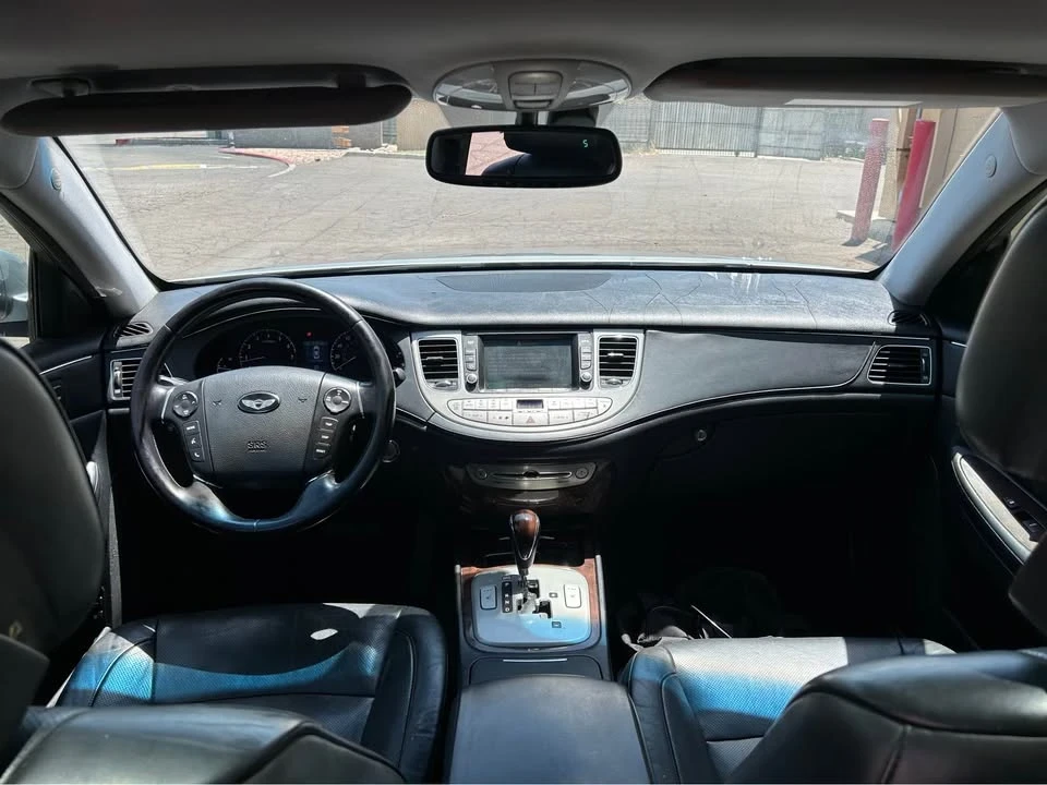 2010 Hyundai Genesis - Image 10 of 12