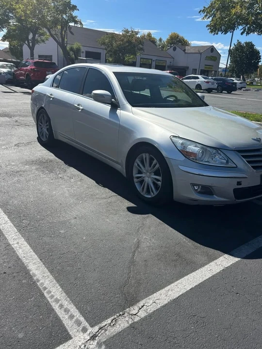 2010 Hyundai Genesis - Image 3 of 9
