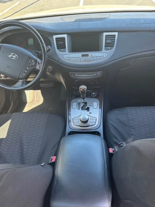 2010 Hyundai Genesis - Image 5 of 9