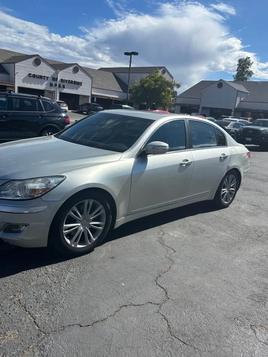 2010 Hyundai Genesis - Image 2 of 9