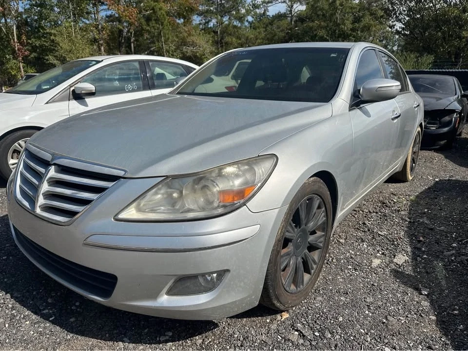 2010 Hyundai Genesis - Image 2 of 10