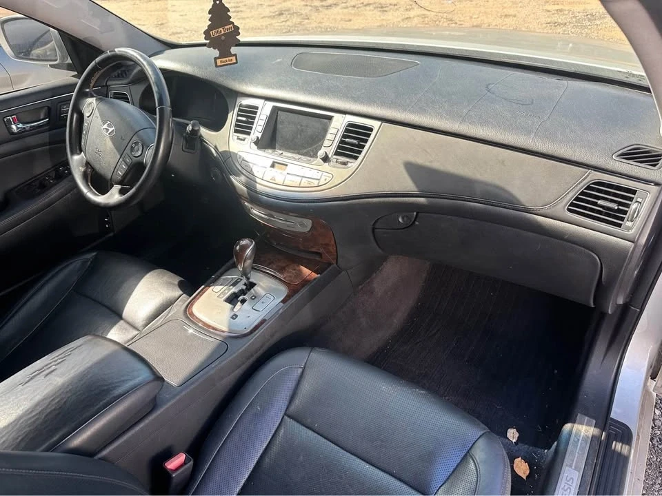 2010 Hyundai Genesis - Image 7 of 10