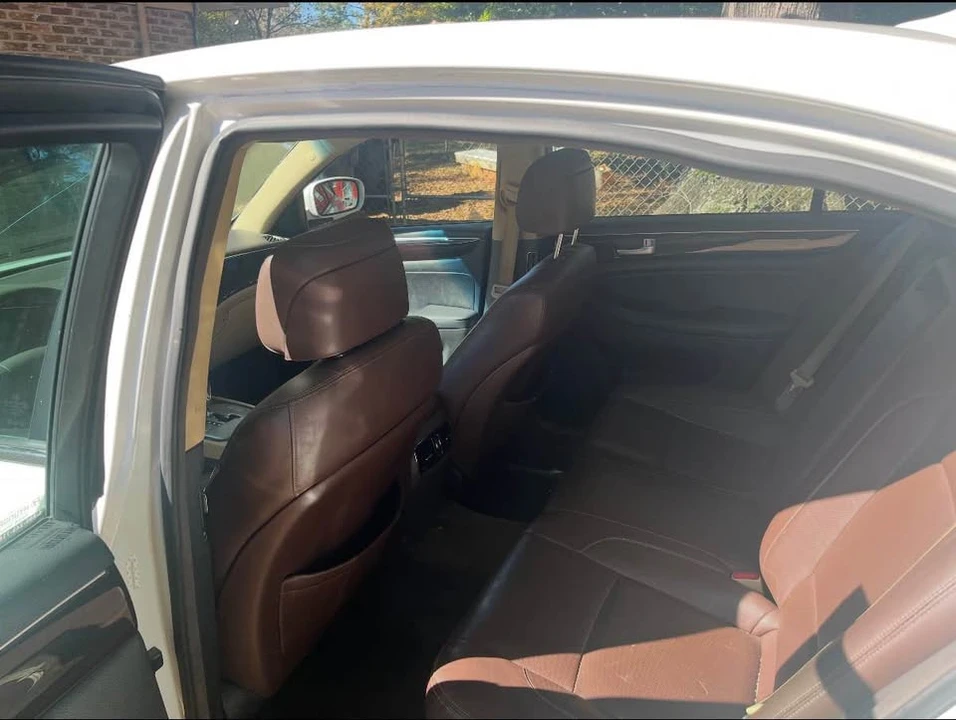 2010 Hyundai Genesis - Image 5 of 5