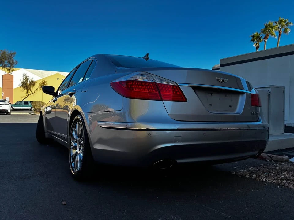 2010 Hyundai Genesis - Image 7 of 17
