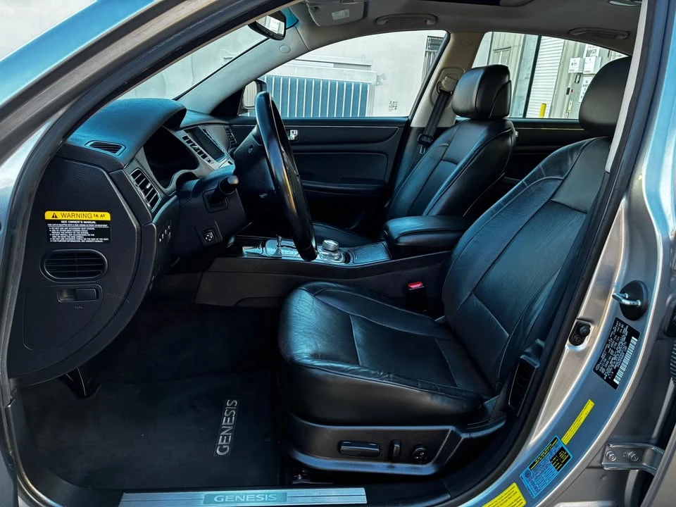 2010 Hyundai Genesis - Image 11 of 17