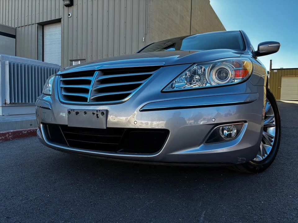 2010 Hyundai Genesis - Image 2 of 17