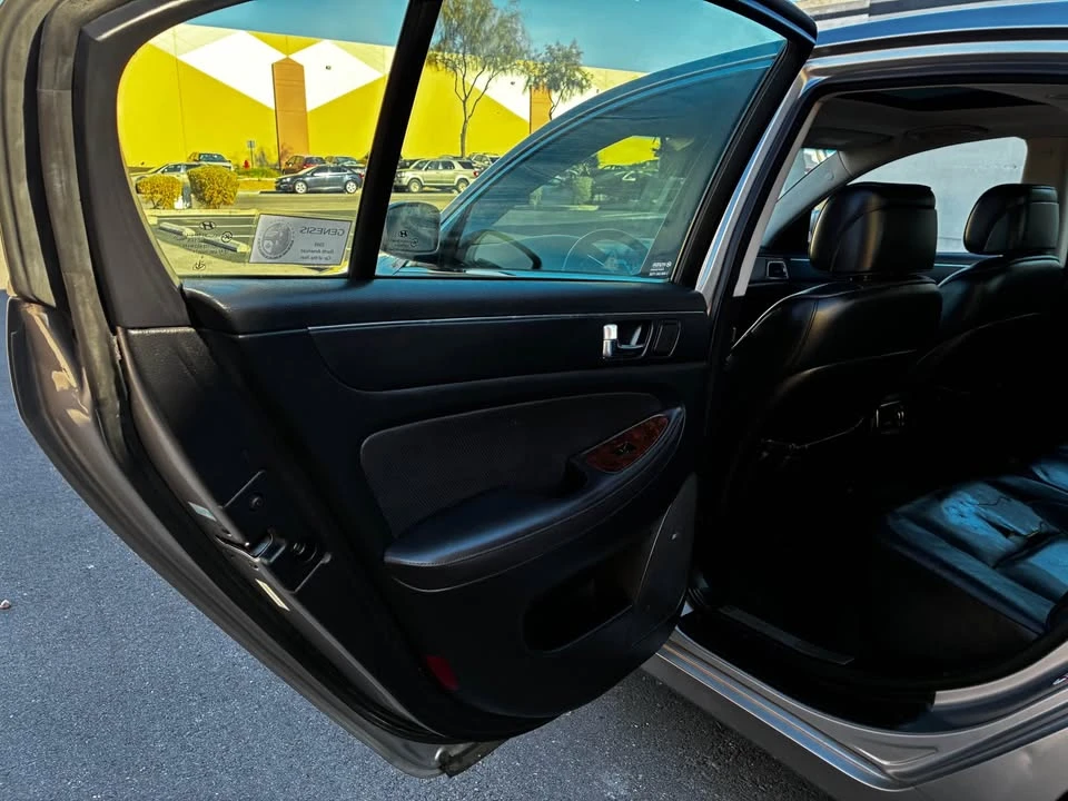 2010 Hyundai Genesis - Image 8 of 17