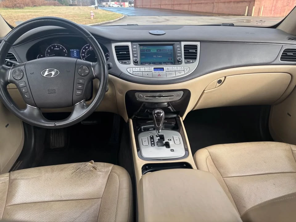 2010 Hyundai Genesis - Image 6 of 9